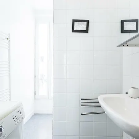Cosy 40m² Near Montmartre Апартаменты *